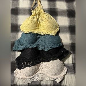 4 pack of Victoria's Secret Pink! Lace bralettes!